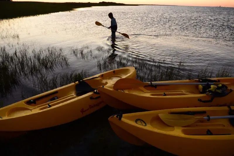 Equipamiento de neoprene para actividades acuáticas